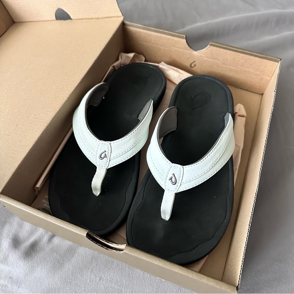 OluKai 'Ohana White and Black Sandals